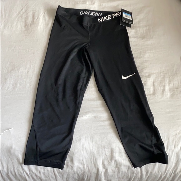 Nike Pants - Nike Pro Cropped Leggings